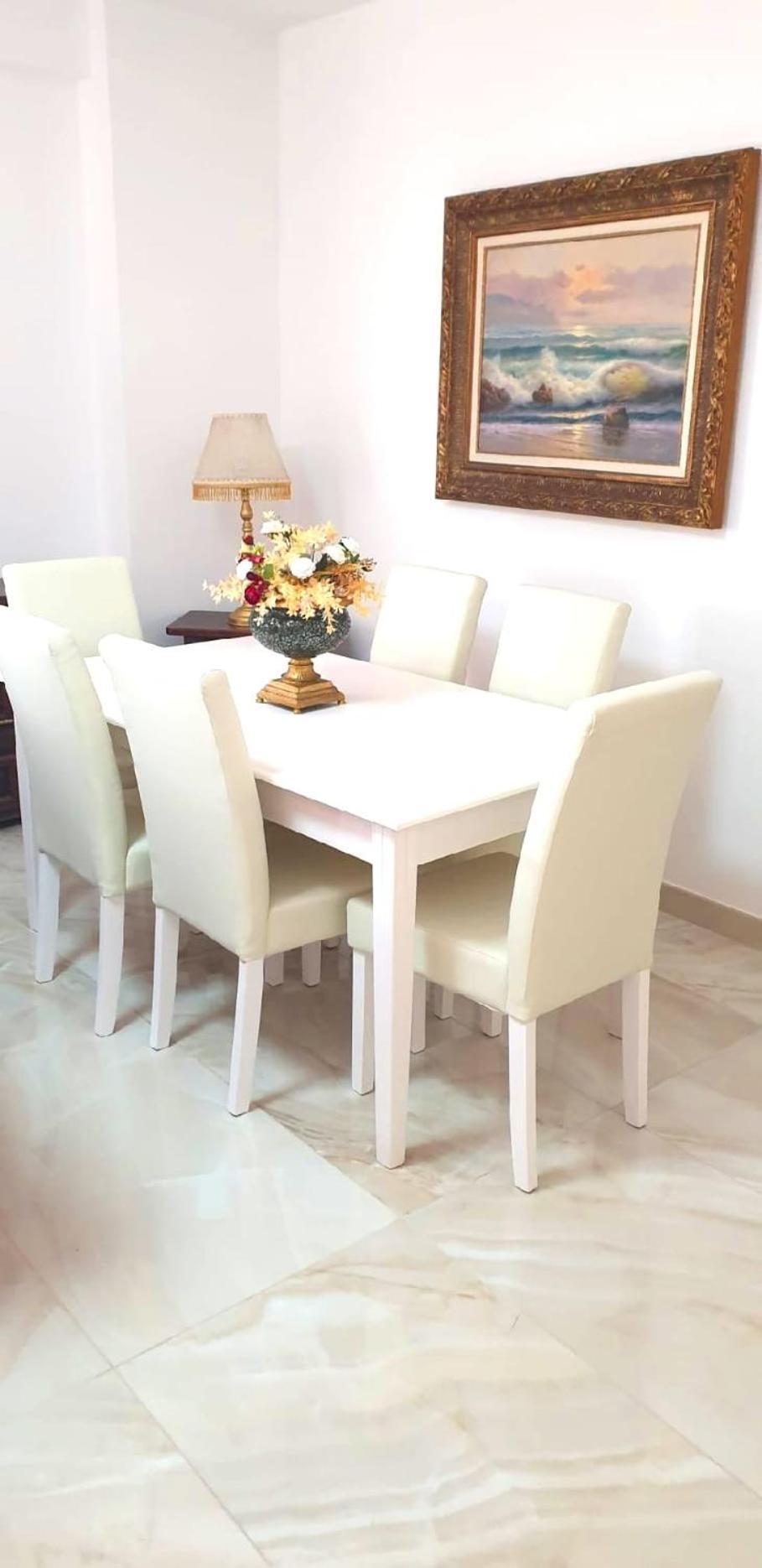 Angeles Center Apartment *